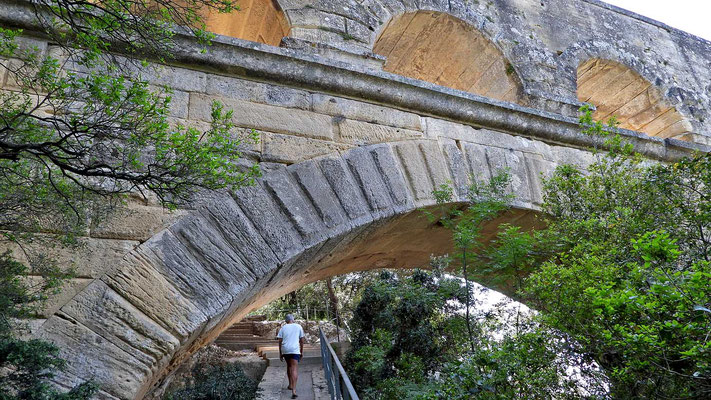 Pont du Gard - Auf dem Weg nach oben (linkes Flußufer)