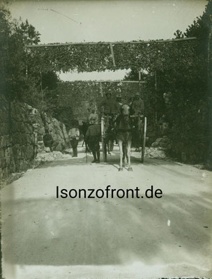 Ein italienisches Gespann auf der Straße bei Flitsch/Bovec. Sammlung Isonzofront.de