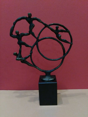 Skulptur, "In Motion", Marmorsockel, bronziert, Höhe ca. 25 cm, 149,-€