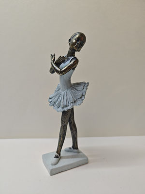 "Ballerina I", *Polyresin, Höhe 14 cm, Breite 11 cm,  Tiefe 30 cm, 29,-€