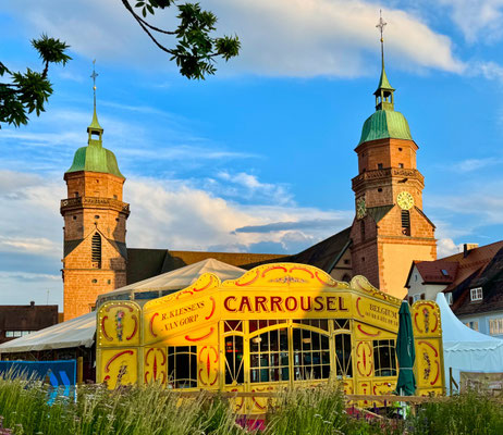 Temporär: Das Spiegelzelt für die Gartenschau