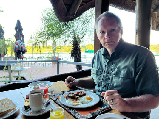 23.03. Zum Frühstück werden wir heute in der Lodge bekocht.