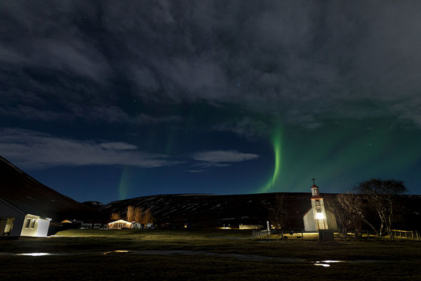 13.2. Kerstin wacht über das Wetter und die Aurora Apps, gegen 4:00 klart es auf und wir erfreuen uns an tollen Nordlichtern!