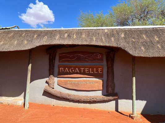 01.03. Gegen 15:00 erreichen wir die Bagatelle Kalahari Game Ranch.