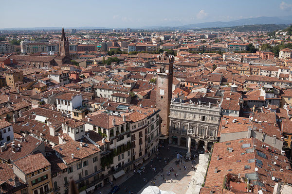 24.09. Verona - Blick vom Torre dei Lamberti auf Piazza delle Erbe