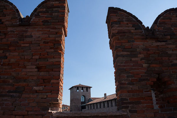 24.09. Verona - Der Ponte Scaligero wurde vom den Skaligern als Fluchtroute errichtet. 