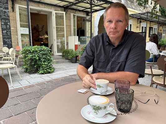 06.09. Im Café Makramé frühstücken wir gemütlich ...