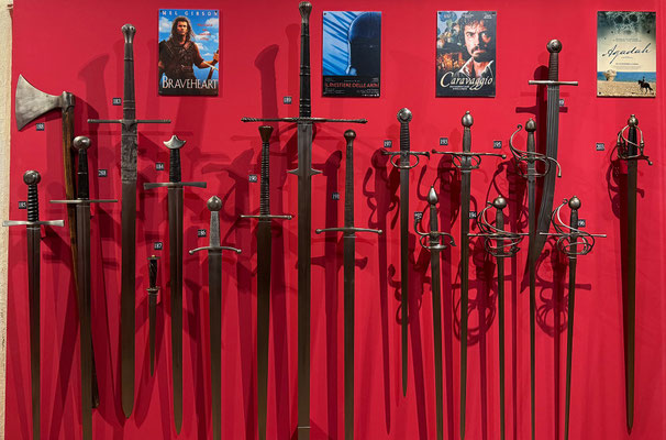Ausstellung der Waffenrequisiten von Fulvio del Tin