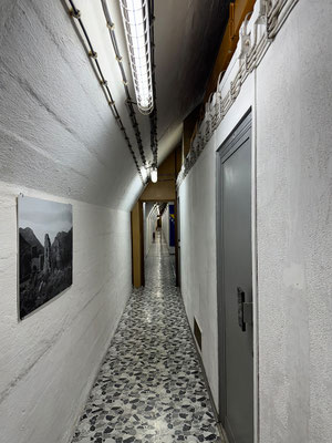 Wir erfahren Interessantes über die Strom-, Wasser- und Luftversorgung des Bunkers.