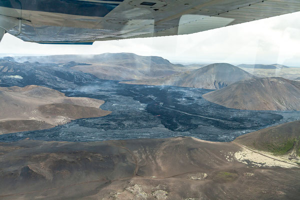 02.08. Der Blick auf das Eruptionsgebiet ist wieder toll und wir drehen einige Runden. 