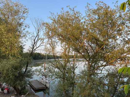 Camp Zagreb liegt nett an einem kleinen See.