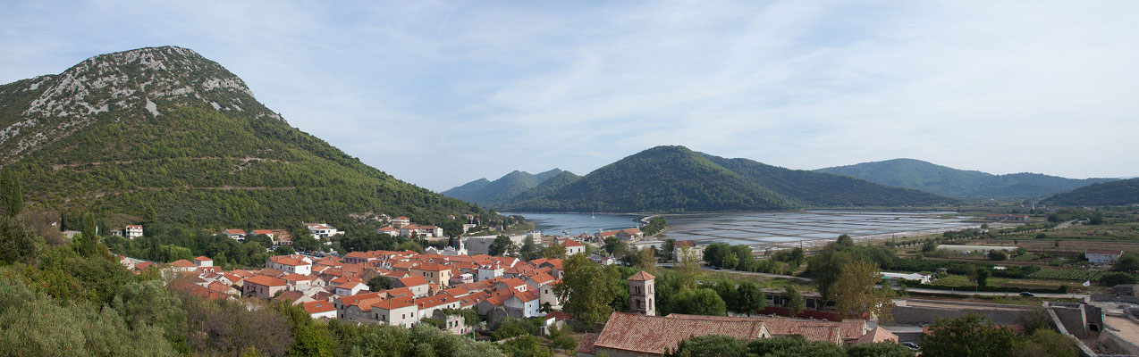 4.9. Von der Stadtmauer haben wir einen tollen Blick auf Ston und die Saline. 