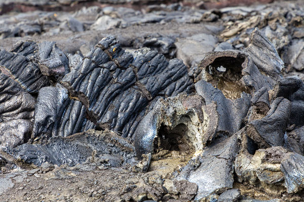 28.07.  Wir wandern das Lavafeld entlang retour.