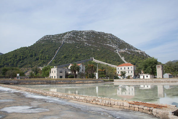 4.9. Von der Saline bietet sich uns ein toller Blick auf die Stadtmauer von Ston. 