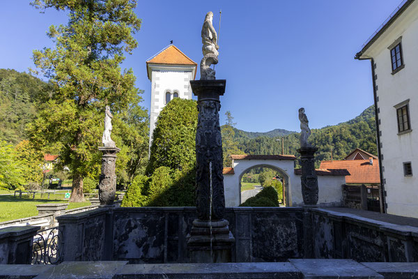 Polhograjska graščina