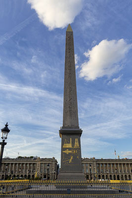 Nach einer Pause im Hotel brechen wir zu einer Tour durch das abendliche Paris auf: Place de la Concorde
