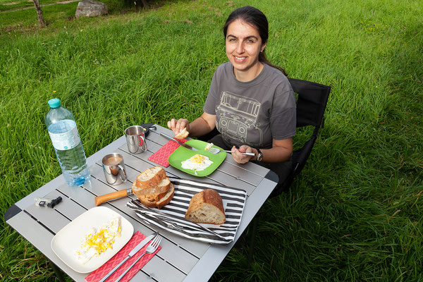 28.05. Frühstück am Camping La Pietra, Marine de Pietracorbara