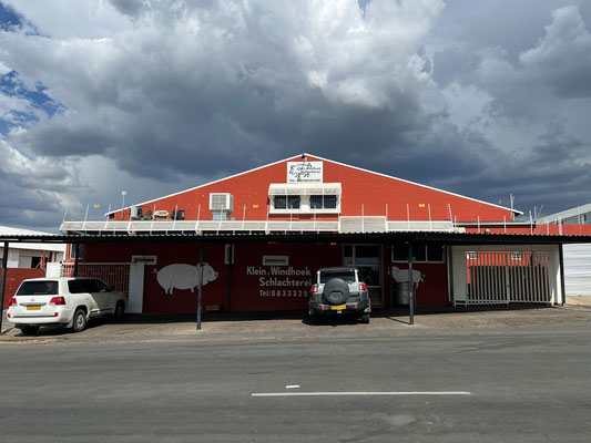29.02. Gleich geht es nach Windhoek - Großeinkauf ist angesagt. Zuerst decken wir uns im Superspar ein.