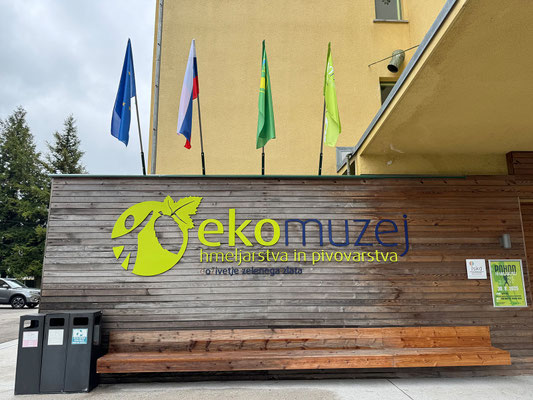 30.08. Nach etwa 2 Std. kommen wir in Žalec an und sehen uns das interessante Hopfen- und Bierbraumuseum an.