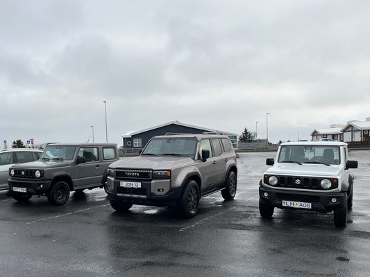 Der weiße Jimny von Blue Car Rental wird uns verlässlich begleiten.
