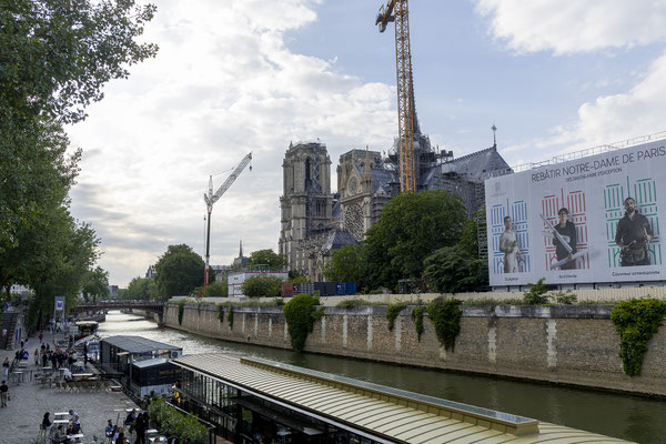 Gegenüber von Notre-Dame startet unsere Bootstour auf der Seine.