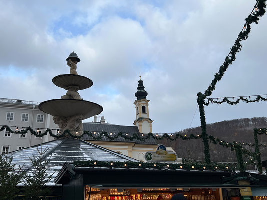 25.11. Salzburg, Christkindlmarkt am Dom- und Residenzplatz