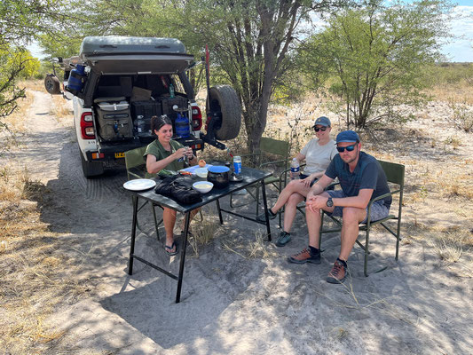 14.03. Lekhubu (CKWIL07): Heute gibt es Curry mit Kudu und Hartebeest.