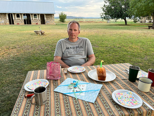 25.03. Heute feiern wir Helmuts Geburtstag!