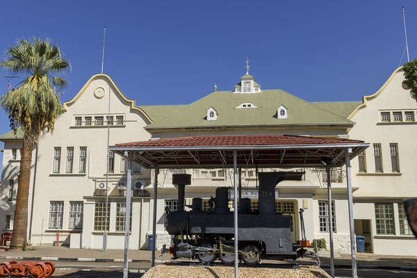 28.03. Stadtrundfahrt Windhoek: Bahnhof (Schmalspurlokomotive Old Joe)