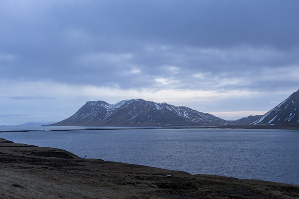 Über die Vatnaleið fahren wir Richtung Borgarnes. 