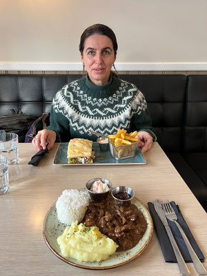 Kerstin entscheidet sich für Hummer und Shrimps.