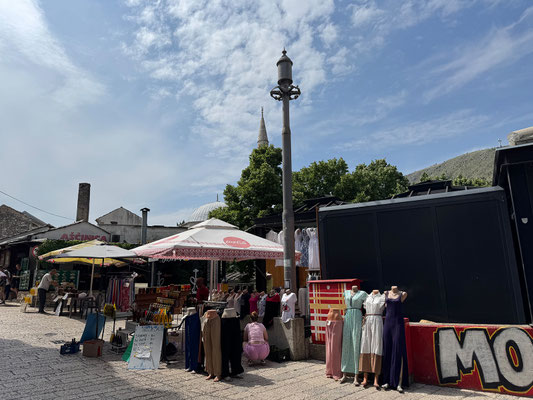 Auch dem Markt statten wir einen kurzen Besuch ab.