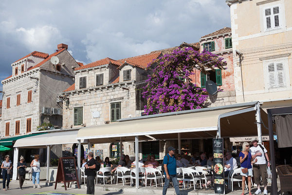 20.09. Während des Kroatienkrieges bzw. der Schlacht um Dubrovnik 19912 wurde Cavtat u.a. auch vom Meer aus beschossen bzw. später durch die jugoslawische Volksarmee kontrolliert. 