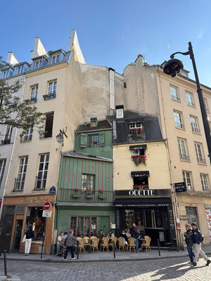 Nach einer kurzen Pause auf dem Zimmer spazieren wir zur Notre-Dame.