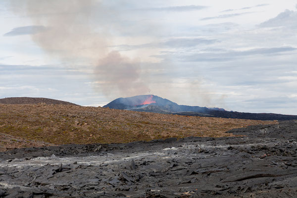 28.07.  Wir wandern das Lavafeld entlang retour.