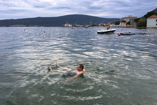 18.9. Wir übernachten im Camp Zloković in Kamenari, direkt am Meer.