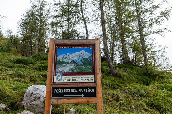 03.09. Vršič Pass: auf der Passhöhe angelangt, spazieren wir zum Poštarski dom na Vršiču und genießen die schöne Bergwelt.