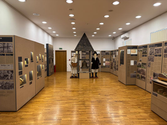 Nach dem Essen sehen wir uns das Kočevje Regionalmuseum an. v.a. die Ausstellung über die Gottscheer (Kočevjarji) ist interssant. 