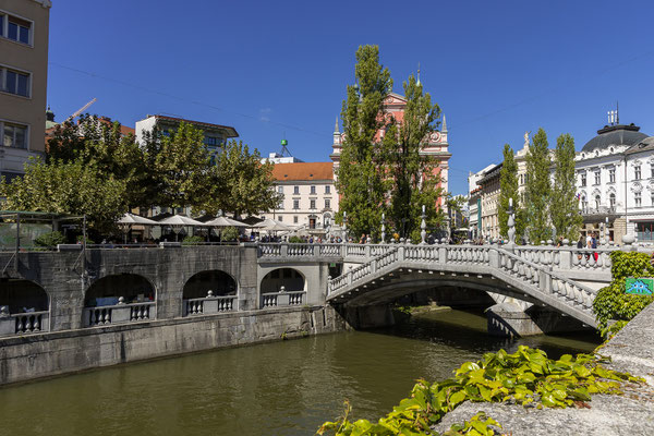 Danach schlendern wir noch ein Ründchen die Ljubljanica entlang: Tromostovje