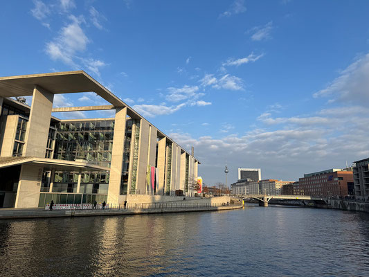 Vor der Reichstagsbesichtigung ...
