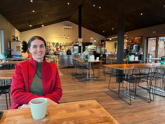 Hraunfossar - im Café gibts heiße Schokolade!