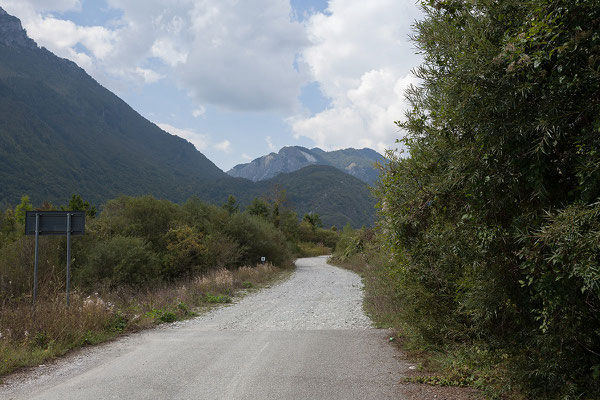 14.9. Über den Grenzübergang Guci - Vermosh/Bashkim gelangen wir nach Albanien. 