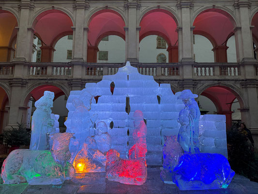 Die Eiskrippe leidet wie jedes Jahr unter den milden Temperaturen.
