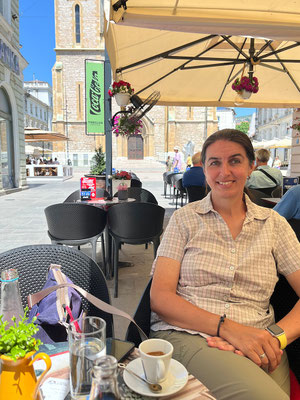 In einem der vielen Cafés legen wir eine Pause ein.