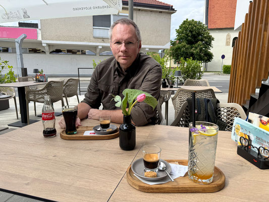 Die Gostilna Hrast gefällt uns gut, hier kommen wir einmal auf ein Essen retour, heute sind wir ja bereits satt.