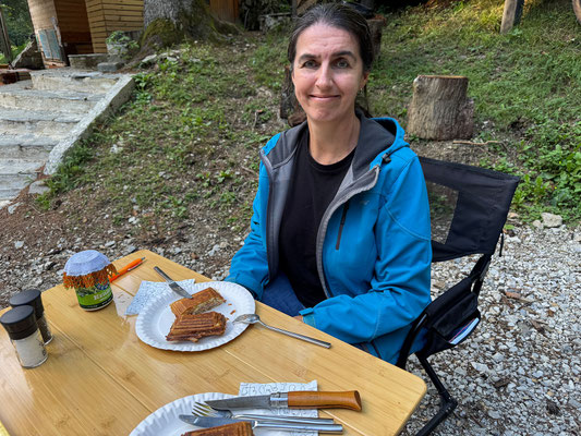 Wir übernachten am (nicht besonders empfehlenswerten) CP Prosca bei Polhov Gradec. Heute gibt es Jaffles!