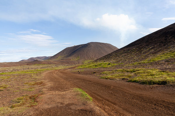 28.07. Zuerst wandern wir den selben Weg wie gestern zum Lavafeld. 