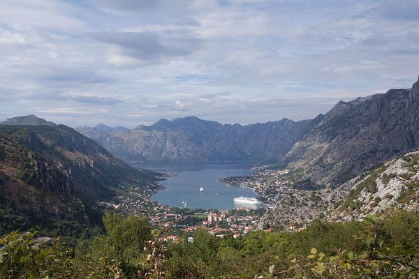 8.9. Blick auf Kotor und die Bucht.