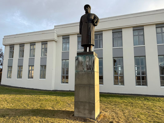 Die Statue von Snorri Sturluson wurde von Gustav Vigeland gefertigt.