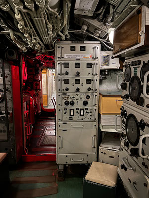 Während ihrer Zeit in der französischen Marine, immerhin ein Vierteljahrhundert, verbrachte die Espadon 2561 Tage zur See und insgesamt 33796 Stunden unter Wasser. Sie legte insgesamt 360547 Seemeilen zurück, was 17 mal dem Erdumfang entspricht! 